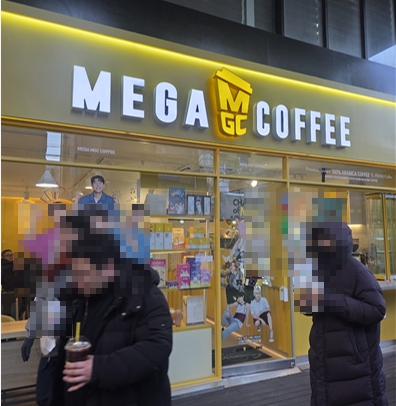 [강남구][메가커피] 학생 수요가 탄탄한 학교 인근 상권의 매장입니다