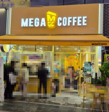 [파주시][메가커피] 13평 규모를 반오토로 운영하고 있는 매장입니다