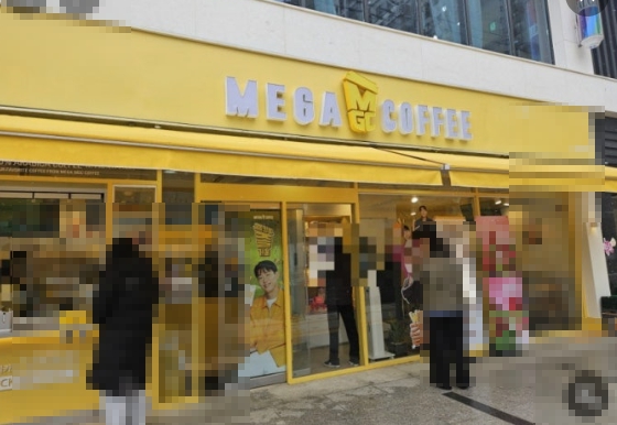[영등포구][메가커피] 1층 자리라 손님 눈에 잘 띄는 매장입니다