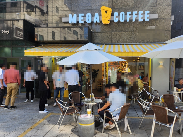 [서구][메가커피] 학생 수요가 탄탄한 학교 인근 상권의 매장입니다